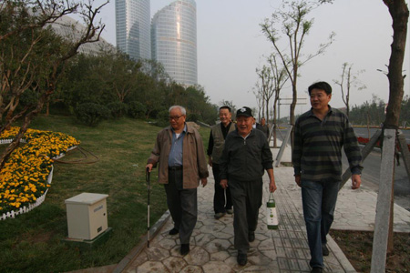 集团公司组织老干部重阳节旅行考察运动-伟德体育官网