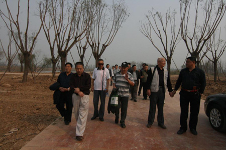 集团公司组织老干部重阳节旅行考察运动-伟德体育官网