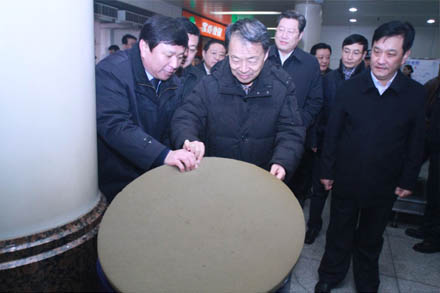 交通运输部杨传堂部长来集团公司视察指导春运事情-伟德体育官网