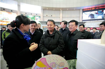交通运输部杨传堂部长来集团公司视察指导春运事情-伟德体育官网