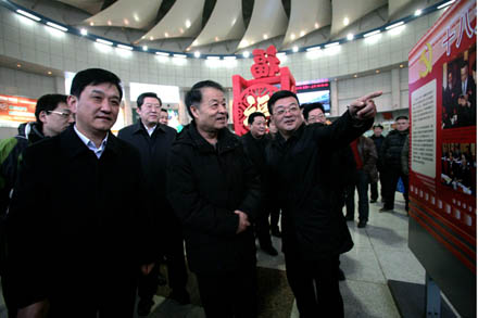 交通运输部杨传堂部长来集团公司视察指导春运事情-伟德体育官网