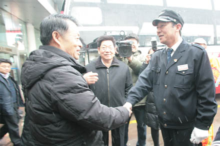 交通运输部杨传堂部长来集团公司视察指导春运事情-伟德体育官网