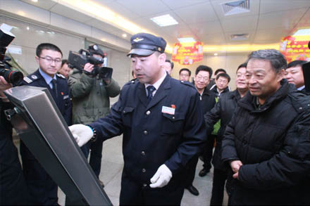 交通运输部杨传堂部长来集团公司视察指导春运事情-伟德体育官网
