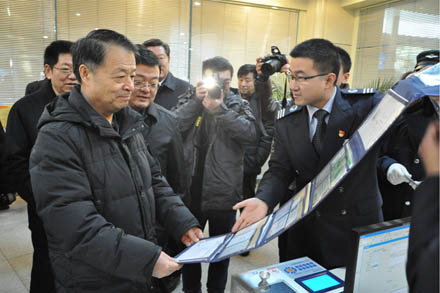 交通运输部杨传堂部长来集团公司视察指导春运事情-伟德体育官网