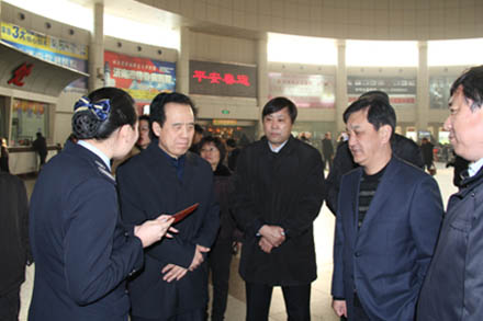 天桥区人大常委会张培友主任一行莅临集团调研指导事情-伟德体育官网