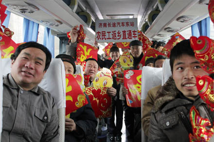 伟德体育官网汽车东站开通今春第一班“民工返乡直通车”-伟德体育官网