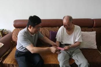 集团向导走访慰问离退休干部-伟德体育官网