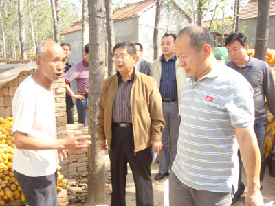 亲近联系群众&amp;nbsp;帮扶难题家庭-伟德体育官网