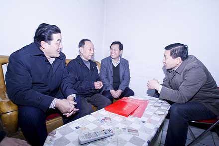 省总工会向导慰问集团难题职工-伟德体育官网