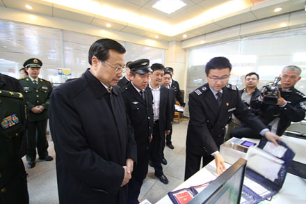 省委常委、政法委书记才利民到集团检查指导反恐维稳事情-伟德体育官网