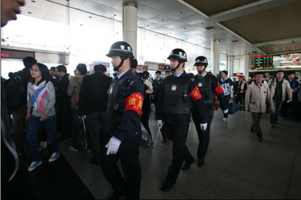 加派运力包管游客顺畅出行-伟德体育官网